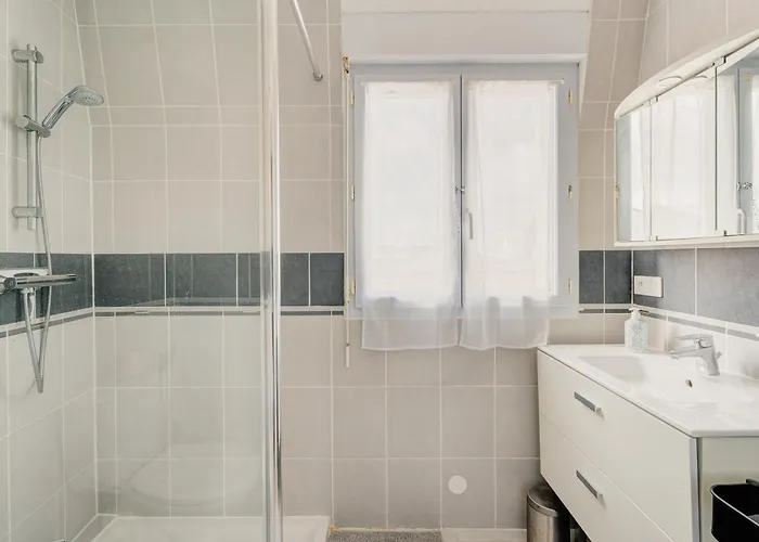 Le Saint Martin Duplexe A La Brehal